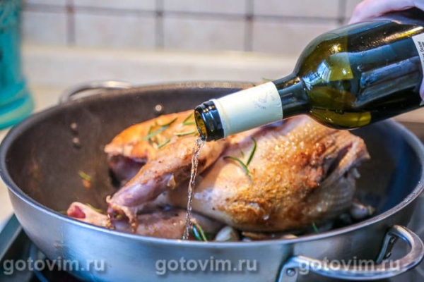 Цесарка в духовке с чесноком и белым вином Цесарка в духовке с чесноком и белым вином