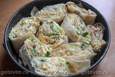 Пирог из лаваша с начинкой из сыра, зелени и вареных яиц