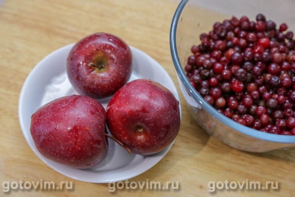 Компот из клюквы с яблоками в мультиварке Компот из клюквы с яблоками в мультиварке
