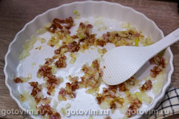Филе иваси с луком и беконом в микроволновке