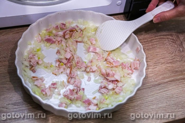 Филе иваси с луком и беконом в микроволновке
