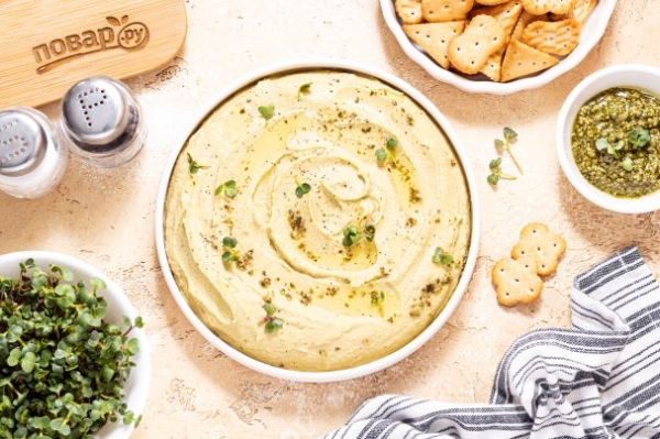 Хумус с соусом песто Хумус с соусом песто