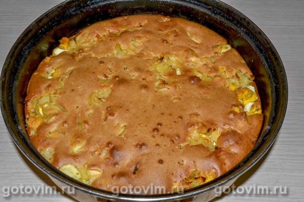 Заливной пирог на кефире с рисом, луком и яйцом