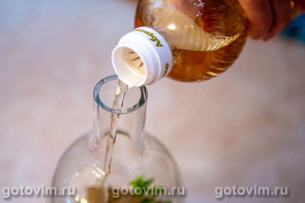 Пряный уксус с базиликом