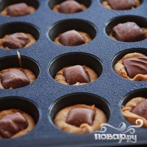 Кексы с шоколадной начинкой и кремом Кексы с шоколадной начинкой и кремом