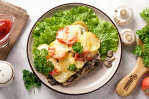 Мясо по-французски с картошкой и грибами