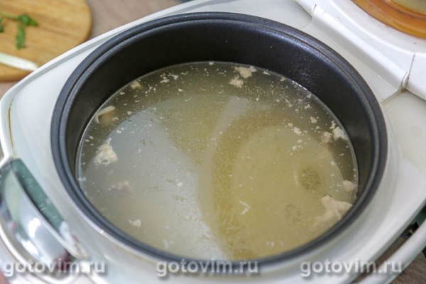Суп из свинины с картофелем и корнем сельдерея в мультиварке