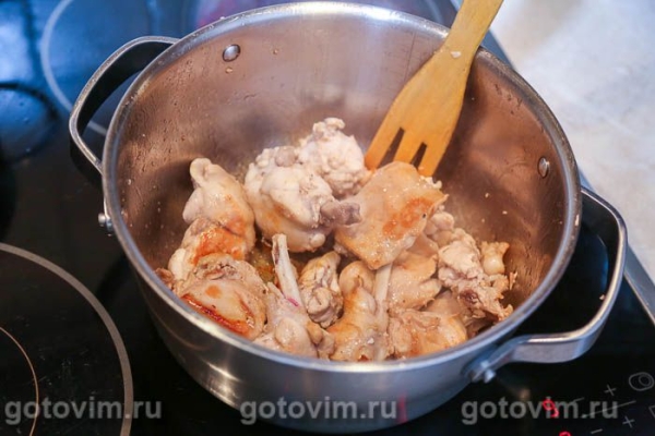 Фрикасе из кролика с соусом на желтках
