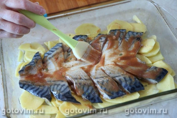 Скумбрия-ёлочка, запеченная в маринаде 