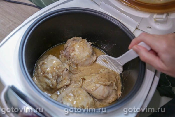 Куриные бёдра в сливочно-луковом соусе в мультиварке Куриные бёдра в сливочно-луковом соусе в мультиварке