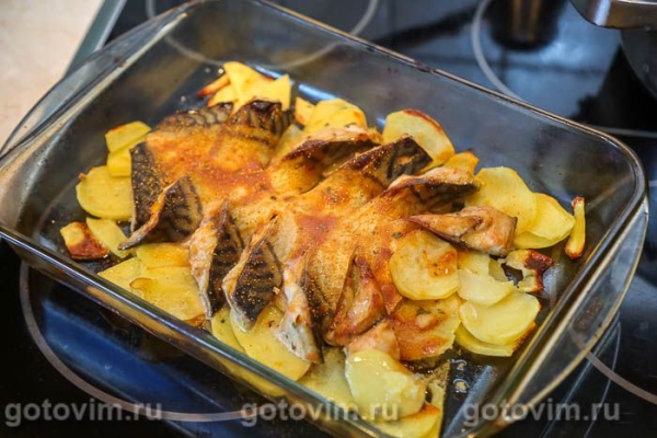 Скумбрия-ёлочка, запеченная в маринаде 