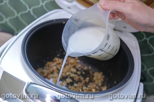 Куриные бёдра в сливочно-луковом соусе в мультиварке Куриные бёдра в сливочно-луковом соусе в мультиварке
