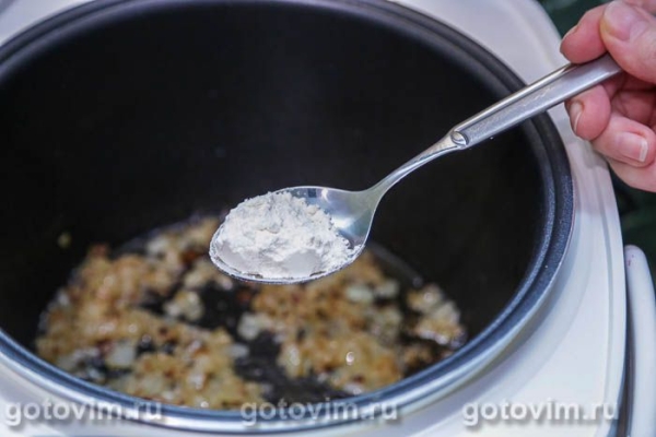 Куриные бёдра в сливочно-луковом соусе в мультиварке Куриные бёдра в сливочно-луковом соусе в мультиварке