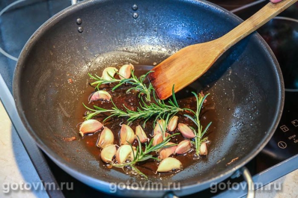 Цесарка в духовке с чесноком и белым вином Цесарка в духовке с чесноком и белым вином